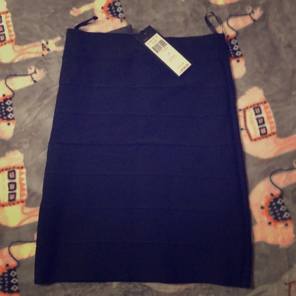 BRAND NEW BCBG MAXAZRIA BLACK BANDAGE SKIRT - Picture 1 of 3